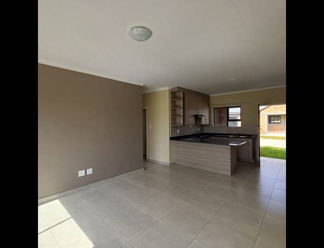 2 BEDROOM TOWNHOUSE TO LET IN RIVERSDALE